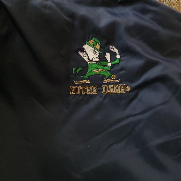 NOTRE DAME JACKET - LARGE BUT FITS LIKE XL - Picture 5 of 6